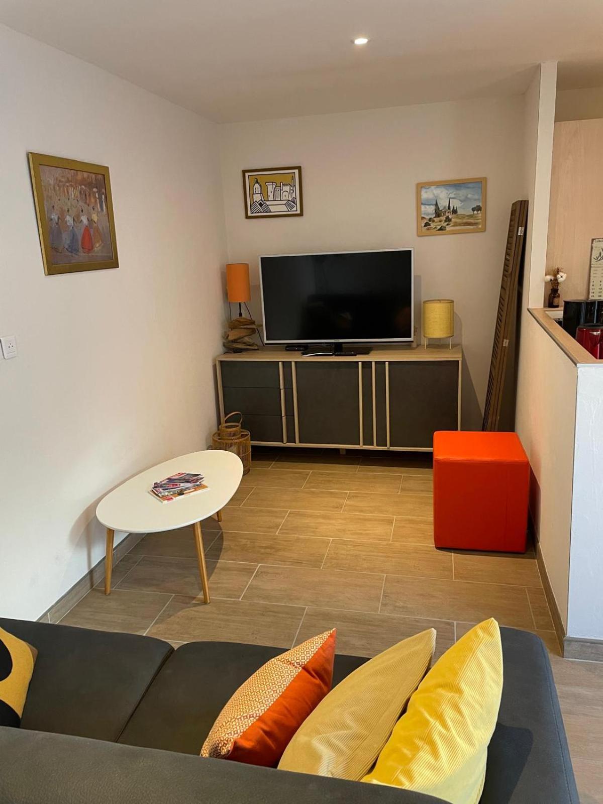 Appartement De Plain-Pied Avec Jardin Avignon Exteriör bild